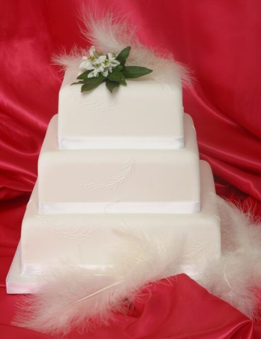 Hochzeitstorte in Weiß