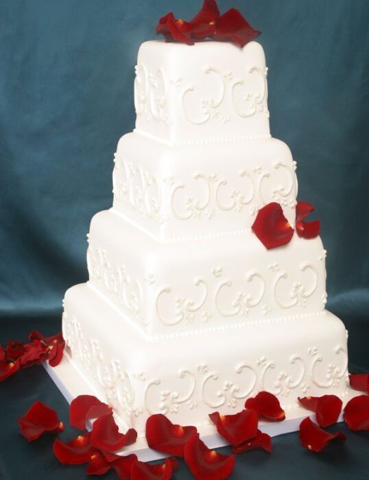 Hochzeitstorte in Weiß