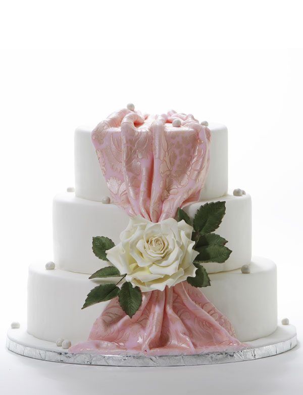 dreistöckige Hochzeitstorte