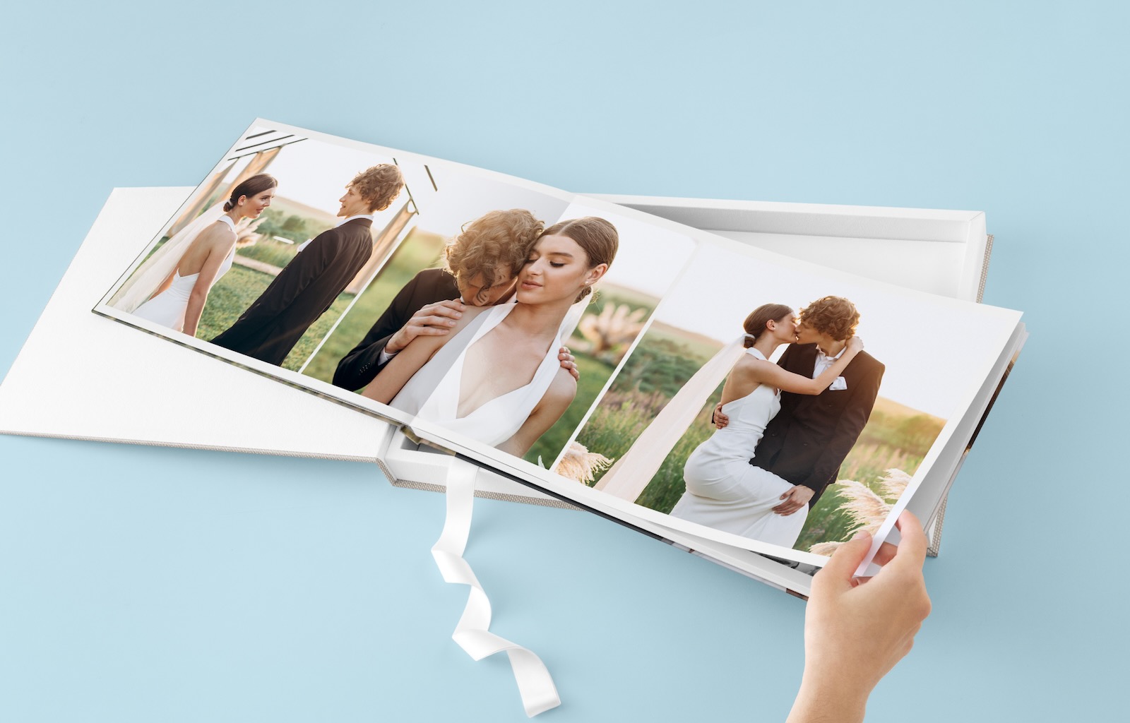 Hochzeitsfotobuch mit drei Hochzeitsbildern in einer Geschenkbox